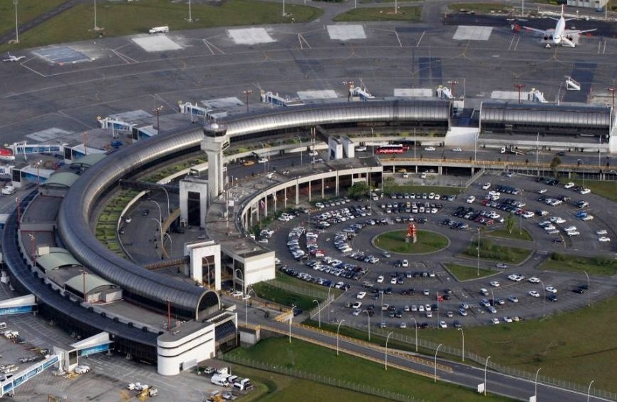 里奥内格罗机场